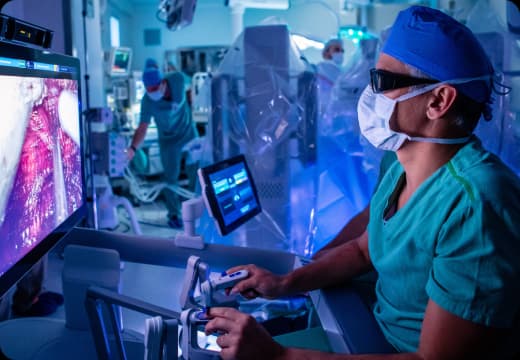 Foto de cirurgia robótica realizada na unidade morumbi, representando o sistema einstein